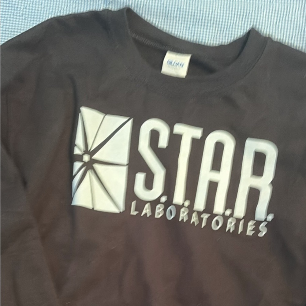 Gildan Kids Long Sleeve Tee in Brown with STAR Laboratories Design